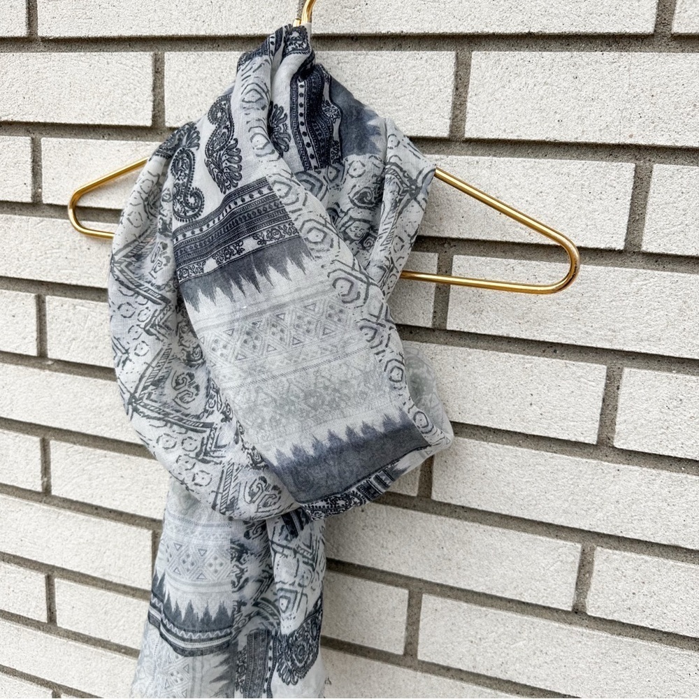 NWT Eyeful Sheer Abstract Paisley Scarf Gray Black White Raw Fringe Wrap - Picture 10 of 10